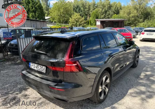 VOLVO V60 Cross Country Pro T5 AWD