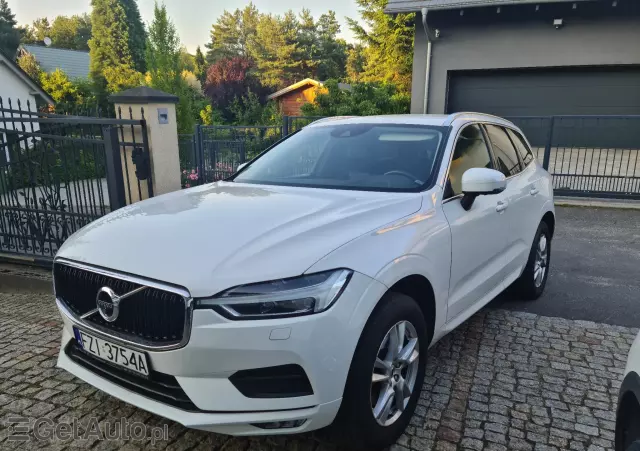 VOLVO XC 60 Momentum