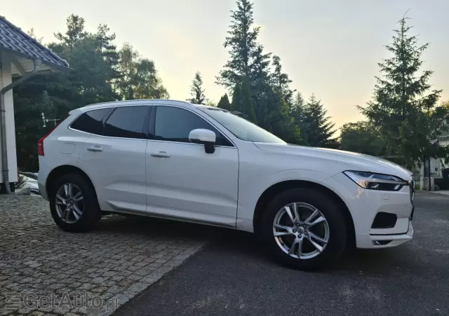 VOLVO XC 60 Momentum