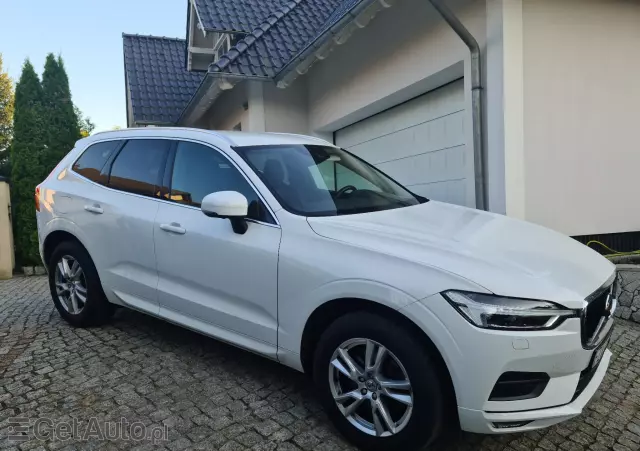 VOLVO XC 60 Momentum