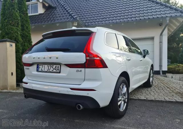 VOLVO XC 60 Momentum