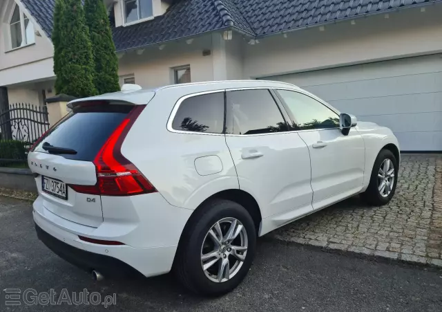 VOLVO XC 60 Momentum