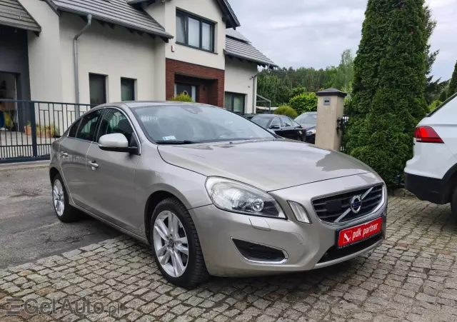 VOLVO S60 Momentum