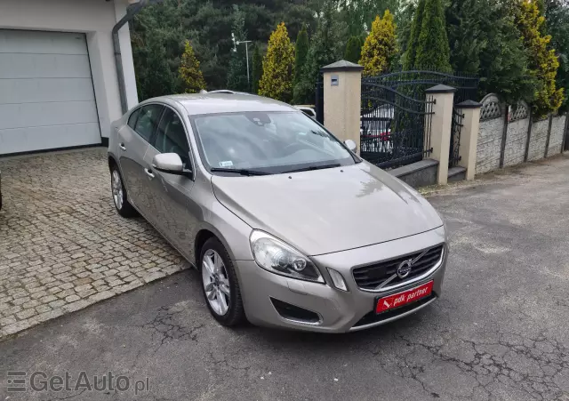 VOLVO S60 Momentum