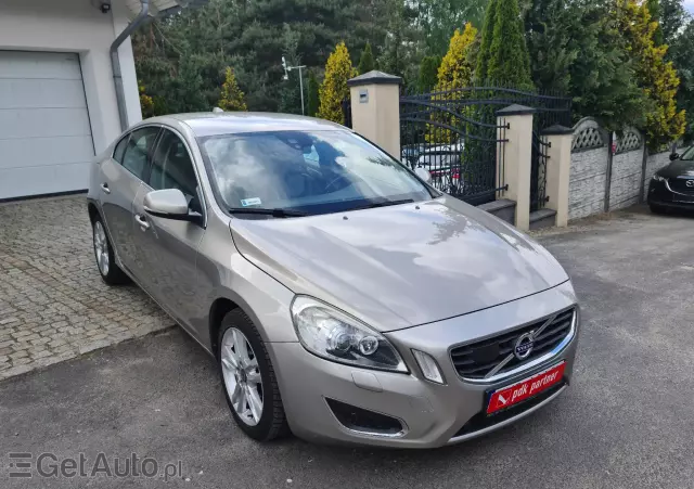 VOLVO S60 Momentum