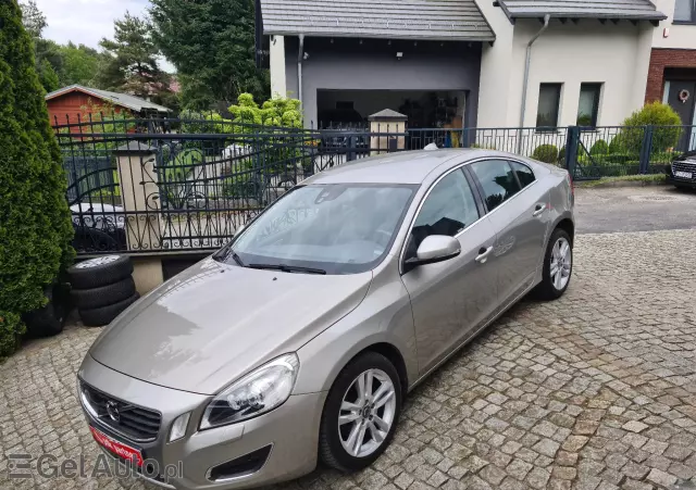 VOLVO S60 Momentum