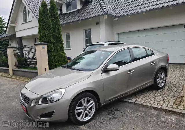 VOLVO S60 Momentum