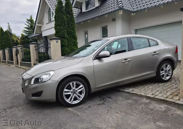 VOLVO S60 Momentum