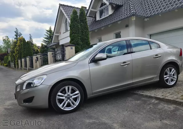 VOLVO S60 Momentum