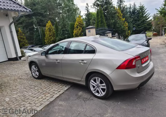 VOLVO S60 Momentum