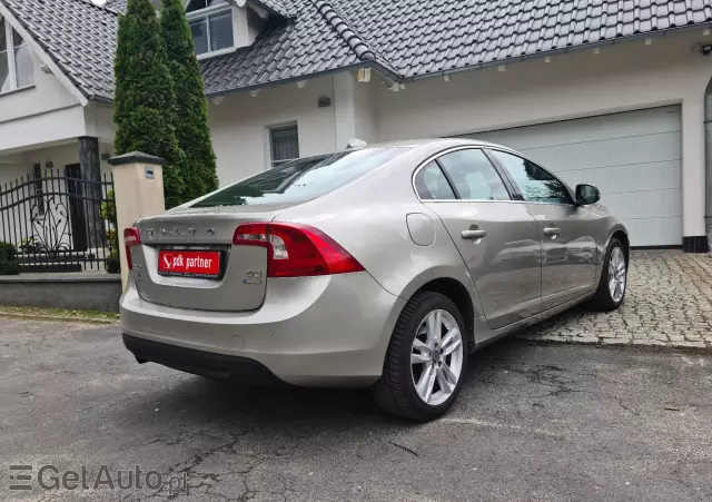 VOLVO S60 Momentum