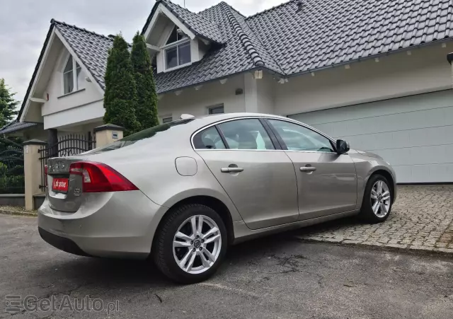 VOLVO S60 Momentum