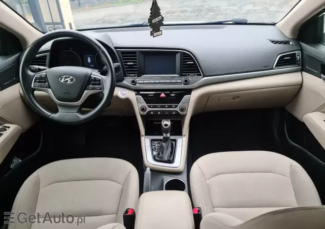 HYUNDAI Elantra 