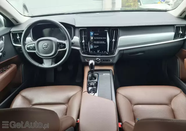 VOLVO S90 Momentum