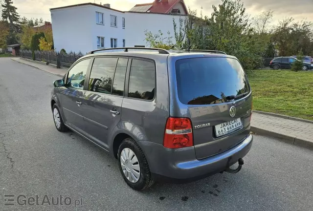 VOLKSWAGEN Touran 