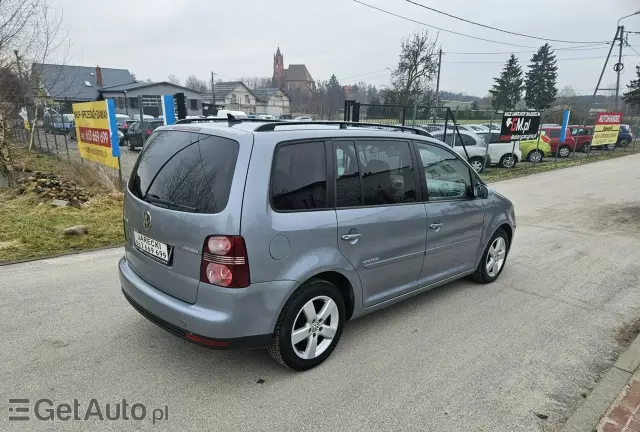 VOLKSWAGEN Touran 