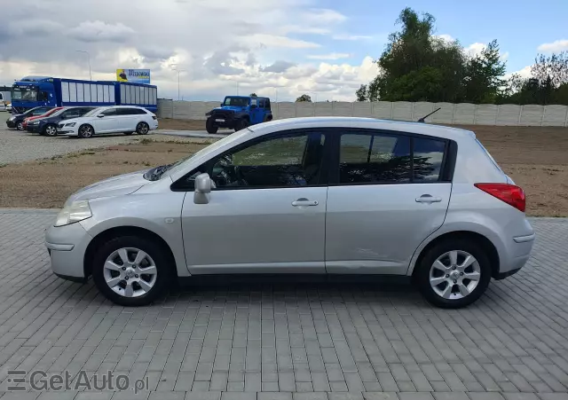 NISSAN Tiida 