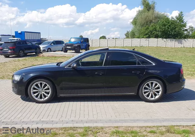 AUDI A8 