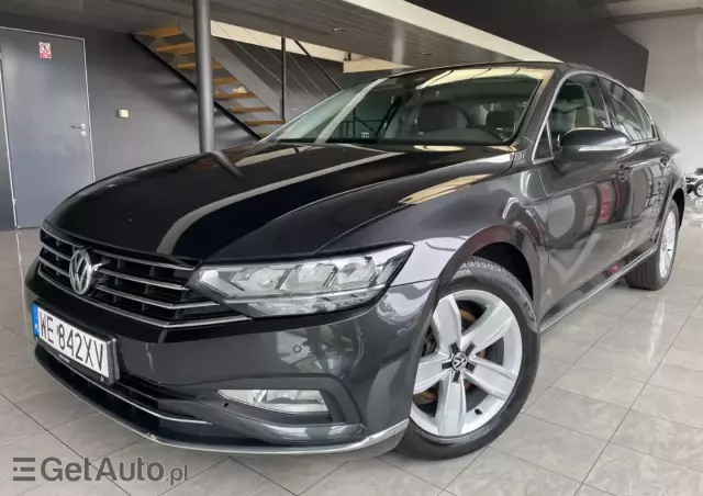 VOLKSWAGEN Passat Elegance