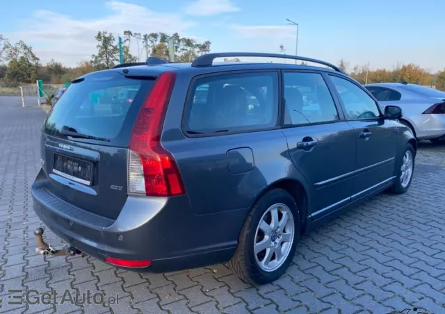 VOLVO V50 Summum