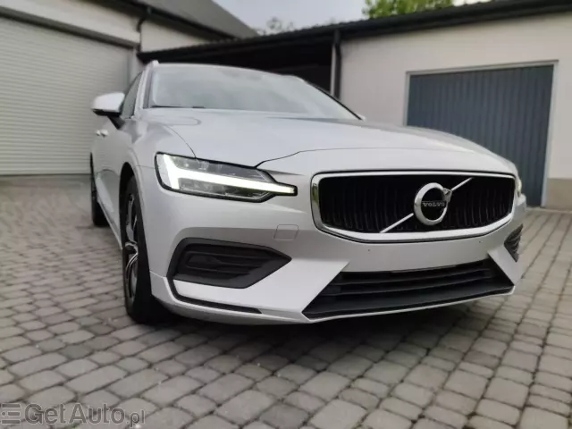 VOLVO V60 Momentum Pro