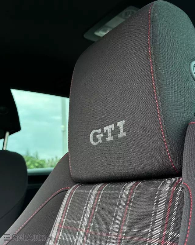 VOLKSWAGEN Golf GTI DSG