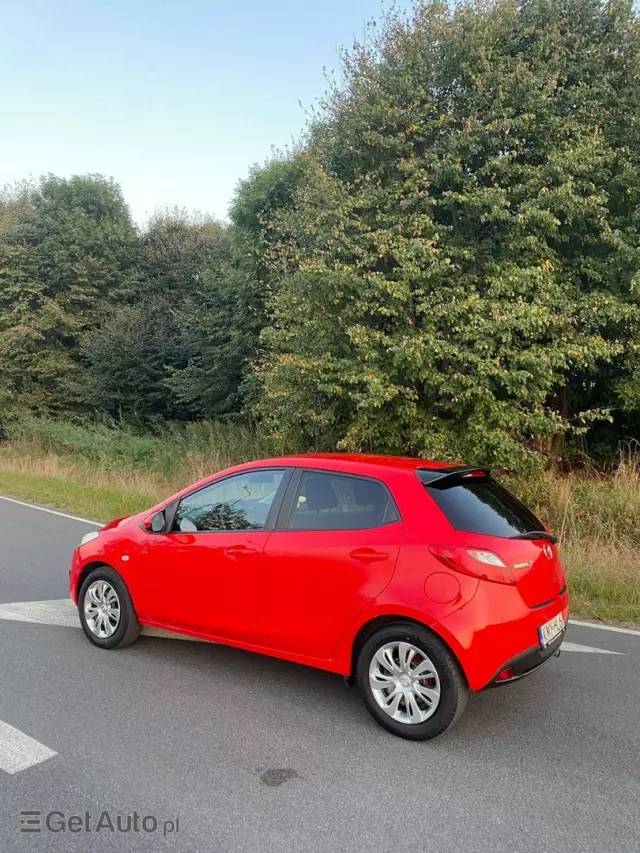 MAZDA 2 