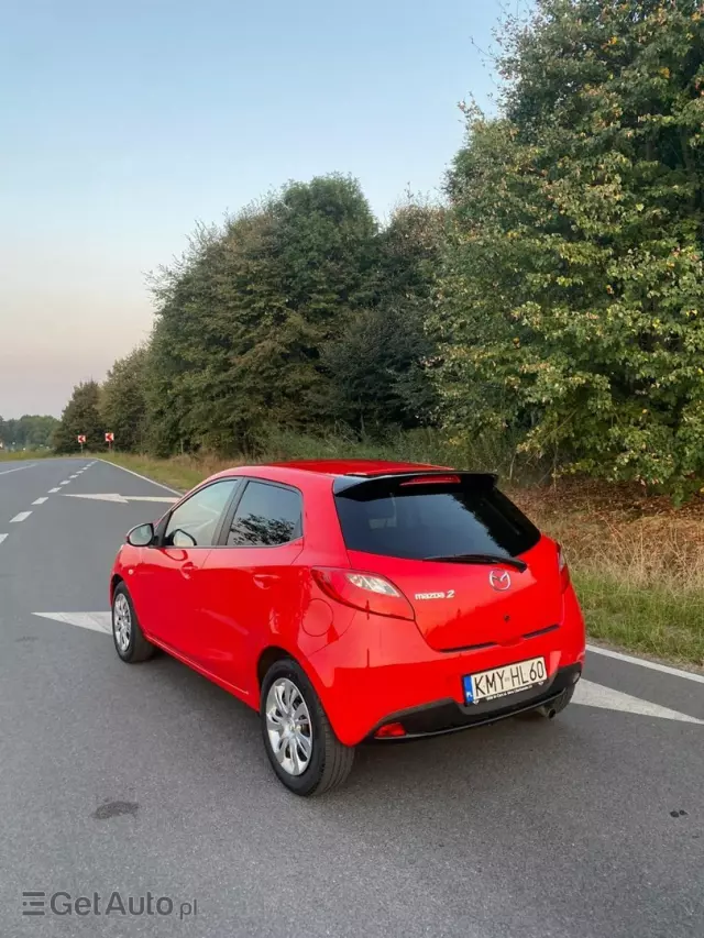 MAZDA 2 