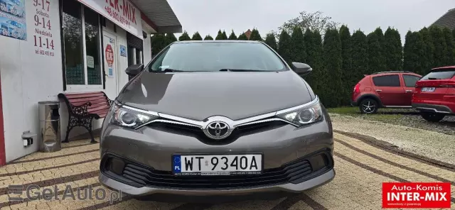 TOYOTA Auris 