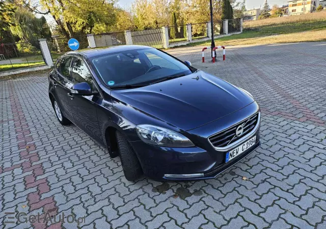 VOLVO V40 Kinetic