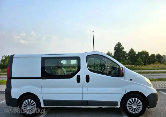 OPEL Vivaro 2.5 CDTi L1H1 Tour