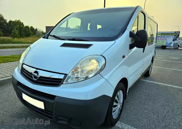 OPEL Vivaro 2.5 CDTi L1H1 Tour