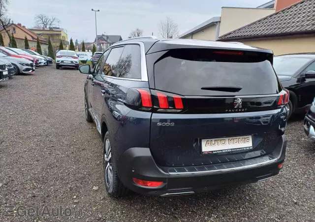 PEUGEOT 5008 Allure 150