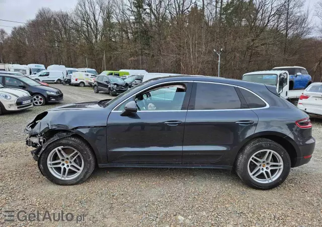 PORSCHE Macan  Standard