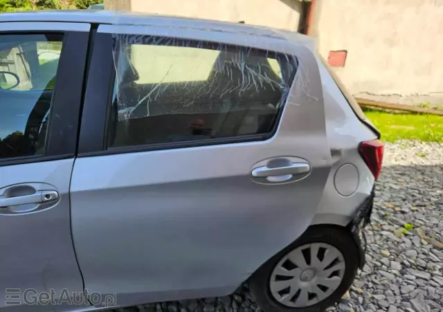 TOYOTA Yaris Comfort e-CVT