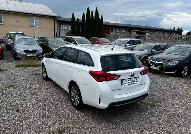 TOYOTA Auris 1.8 VVT-i Hybrid Automatik Touring Sports Design Edition