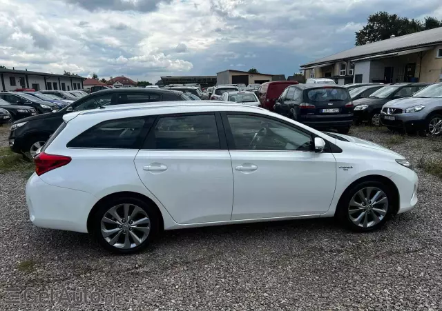 TOYOTA Auris 1.8 VVT-i Hybrid Automatik Touring Sports Design Edition