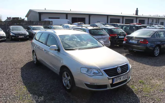 VOLKSWAGEN Passat  Variant 1.6 TDI DPF BlueMotion Technology Sportline