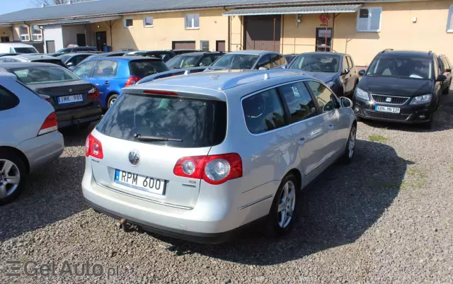 VOLKSWAGEN Passat  Variant 1.6 TDI DPF BlueMotion Technology Sportline