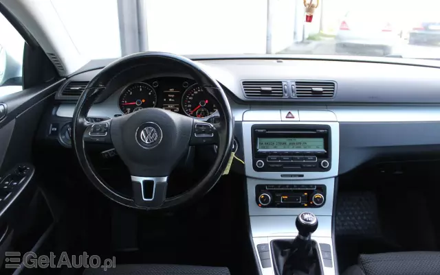 VOLKSWAGEN Passat  Variant 1.6 TDI DPF BlueMotion Technology Sportline