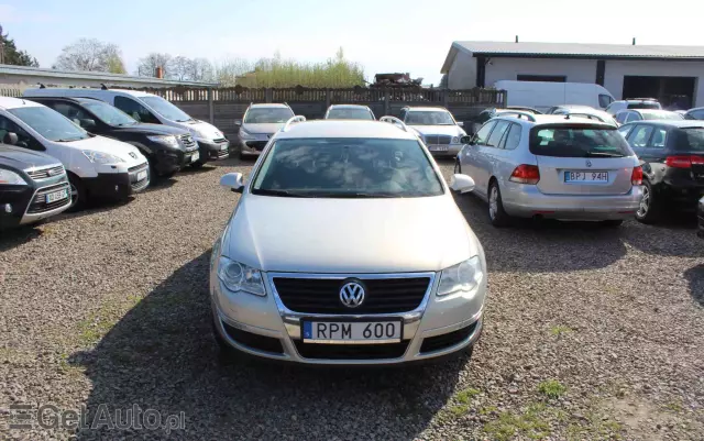 VOLKSWAGEN Passat  Variant 1.6 TDI DPF BlueMotion Technology Sportline