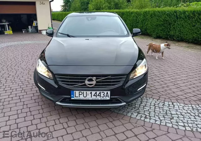 VOLVO V60 Momentum