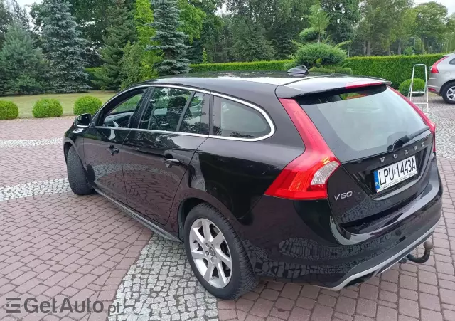 VOLVO V60 Momentum