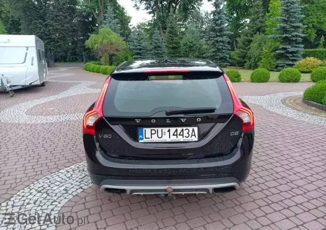 VOLVO V60 Momentum