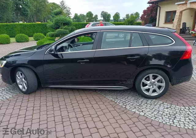 VOLVO V60 Momentum