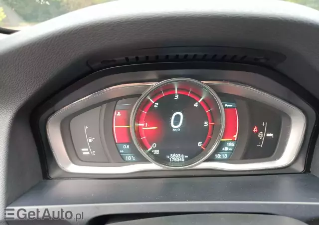 VOLVO V60 Momentum