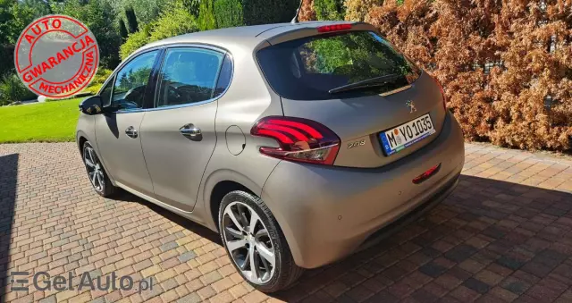 PEUGEOT 208  PureTech 110 Stop & Start Signature