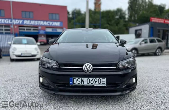 VOLKSWAGEN Polo 