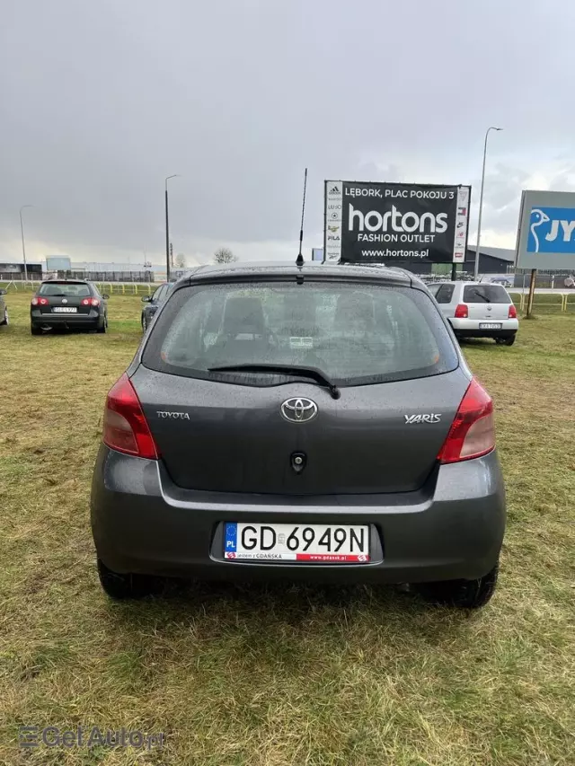 TOYOTA Yaris 