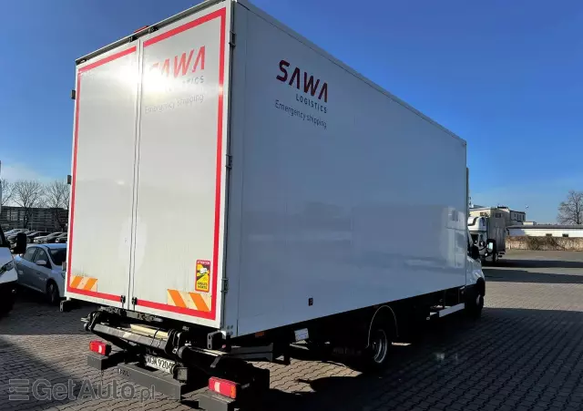 IVECO Daily 70C18H  DMC 7200kg  + kabina sypialna Spojkar XL + zabudowa kontener wym wew. 6100x2450x2550 + winda 